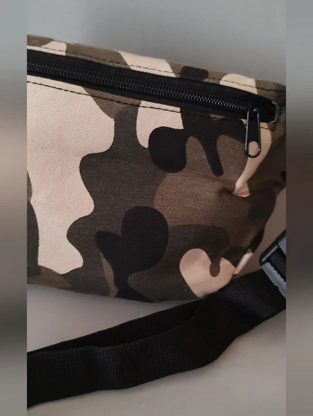 Camo Waist Bag Zipper Adjustable New Out Tags